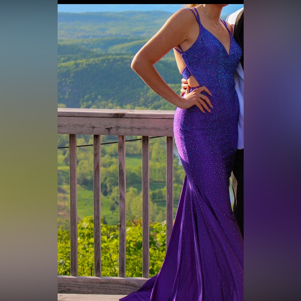 Ellie Wilde prom dress.